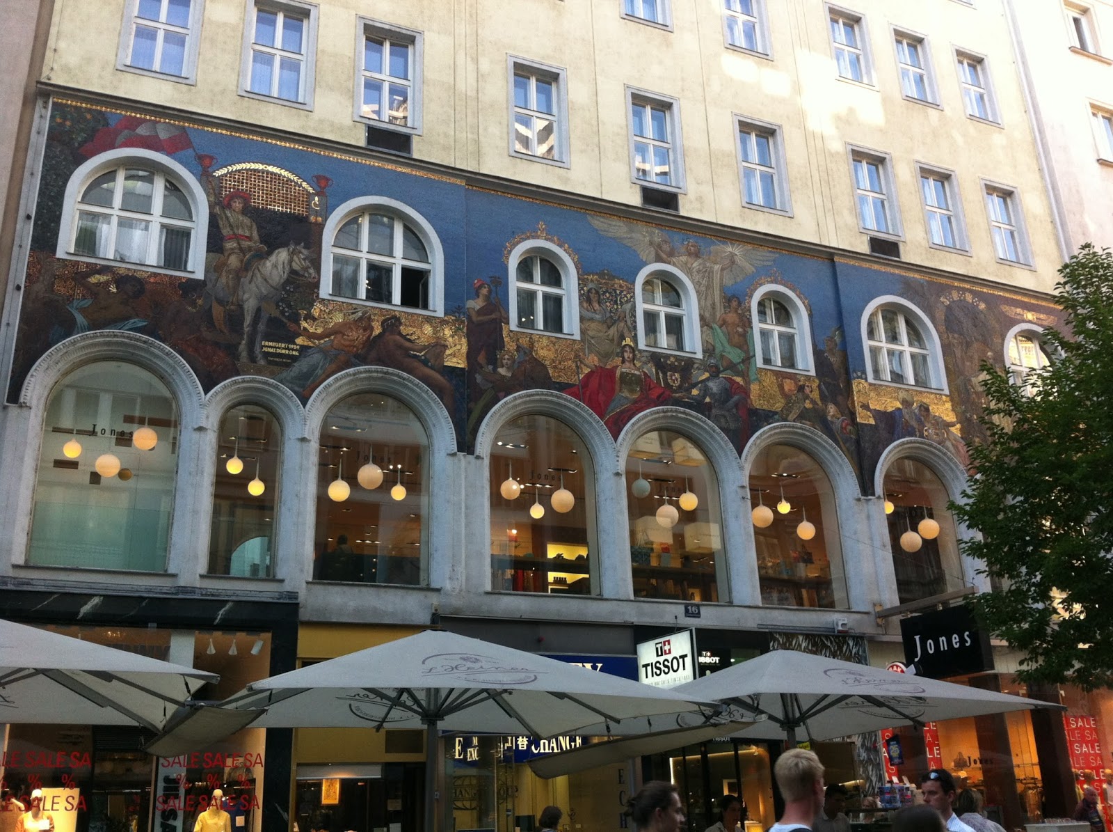Beautiful facade on a building on Kärtner Strasse