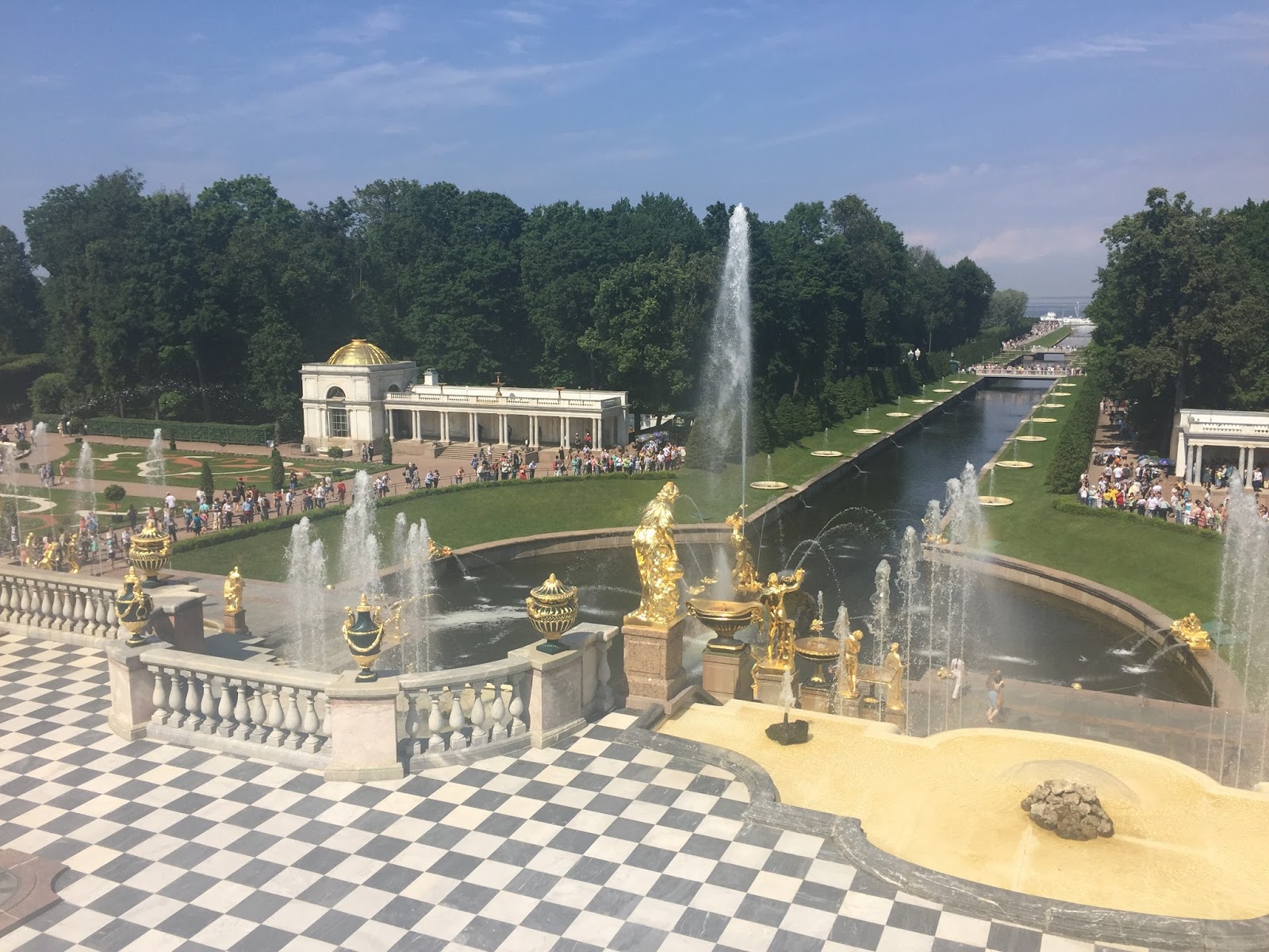 Gardens in Peterhof Palace