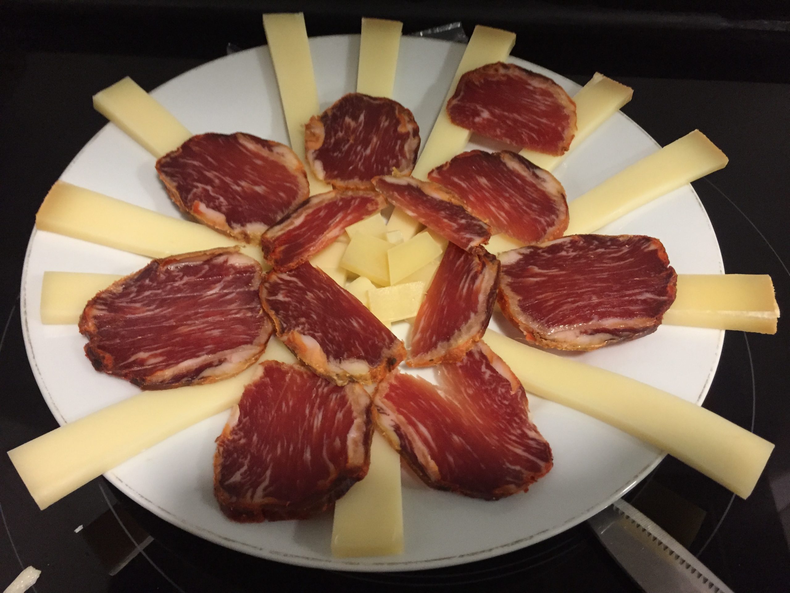 Delicious Iberian lomo and cheese