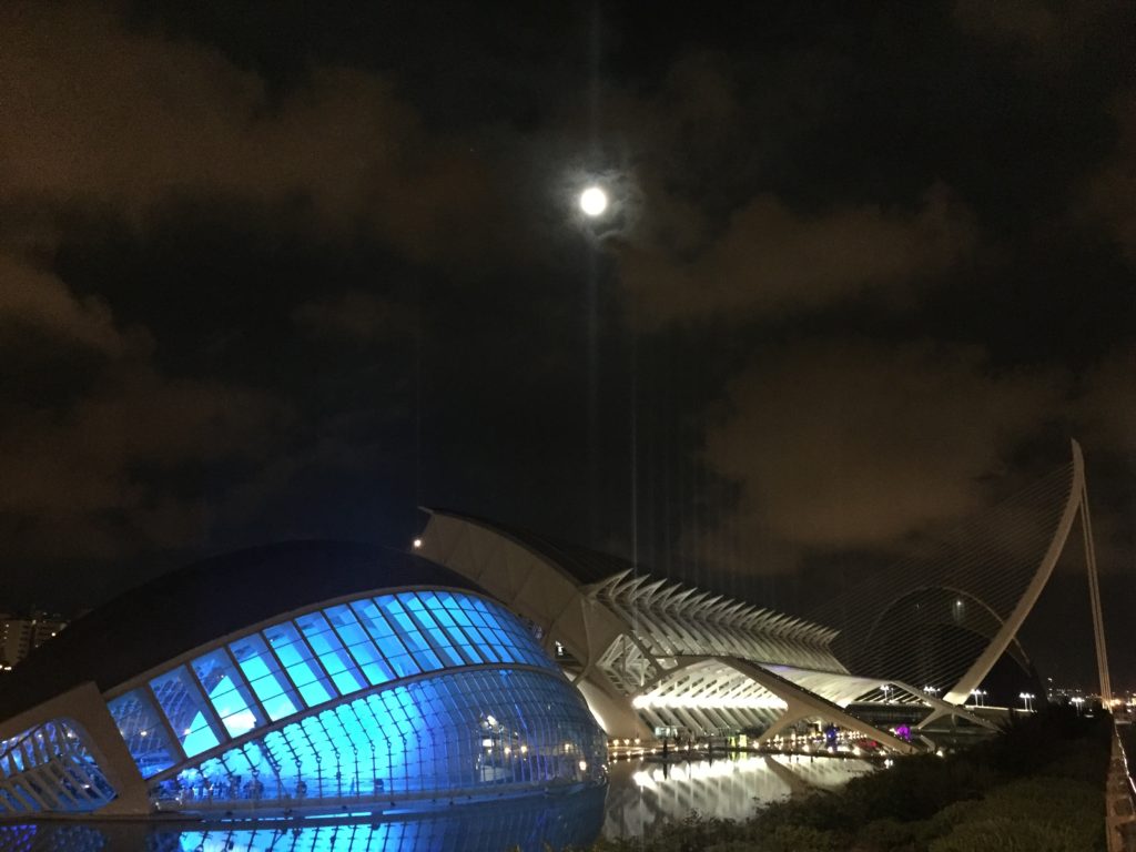 Full moon at the Ciudad de las Artes y las Ciencias