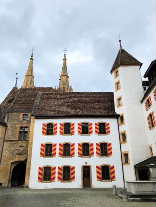 The colorful castle courtyard of Neuchâtel
