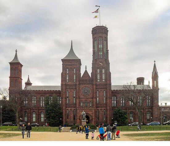 The Smithsonian Institution is responsible for most museums in the National Mall