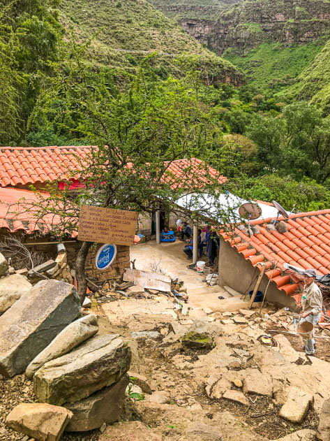 A few humble houses along the way to the waterfalls