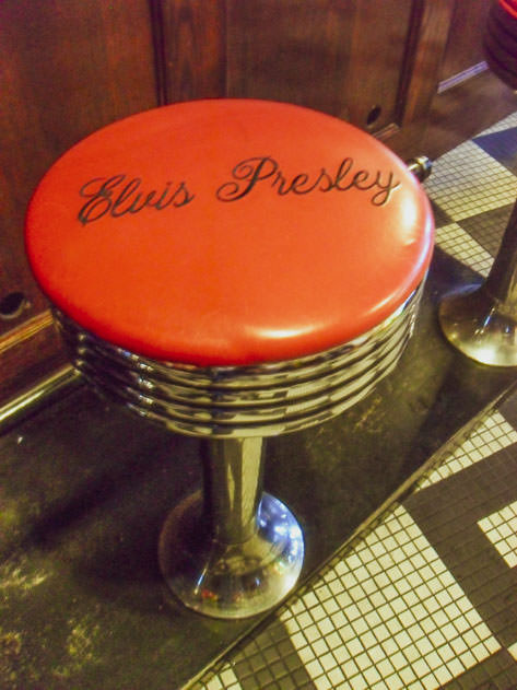 A seat dedicated to Elvis at the Sun Studio