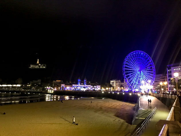 The lit big wheel in San Sebastián