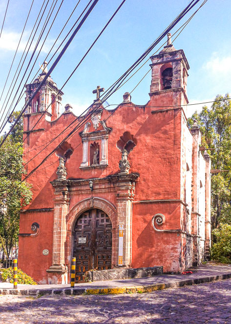 An eye-catching church on my way to Coyoacán