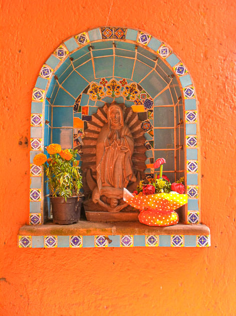 An orange altar in Coyoacán