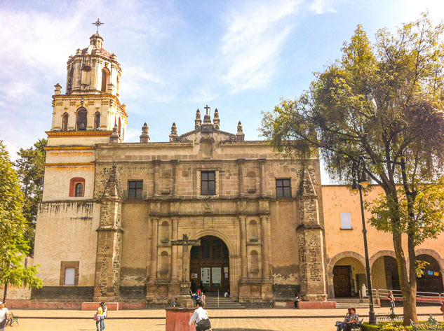 The church of San Juan Bautista is located in Plaza Hidalgo