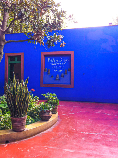 Frida Kahlo and Diego Rivera lived in La Casa Azul (the Blue House) in Coyoacán