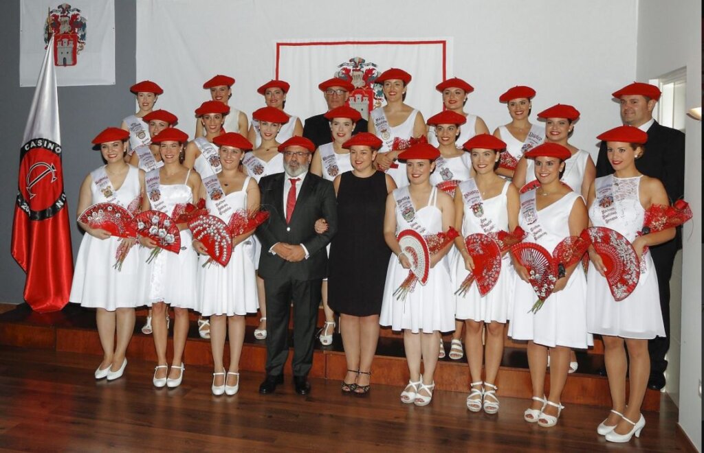 Cantineras during their official presentation with the General (credit - alardedeirun.com)