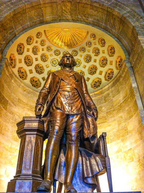 A statue honoring George Washington