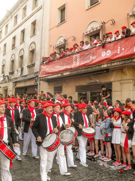 A company plays the drums in Calle Mayor