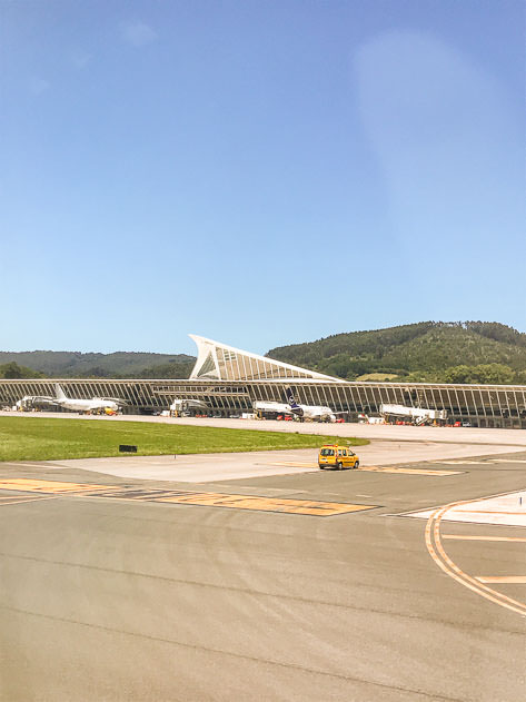 Landing in Loiu, the airport in Bilbao