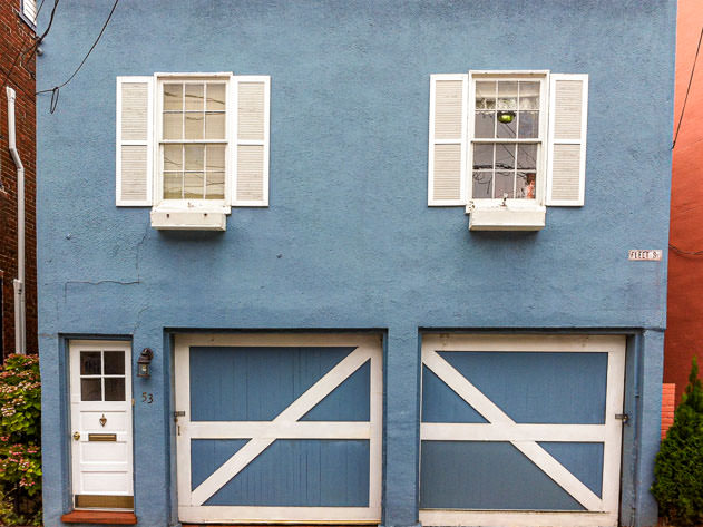Blue façade in the historic district of Annapolis