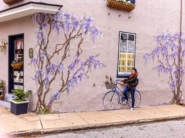 How amazing is this mural featuring a bike?