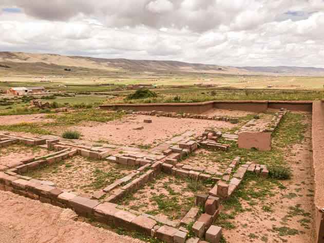 These small rooms with double-wall insulation on top of the Akapana pyramid housed the priests