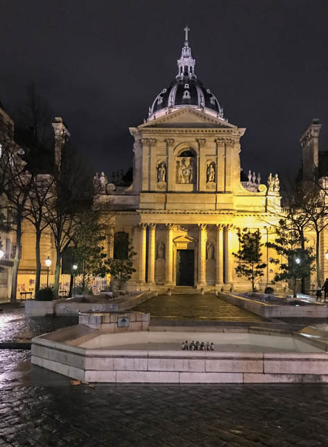 La Sorbonne at night