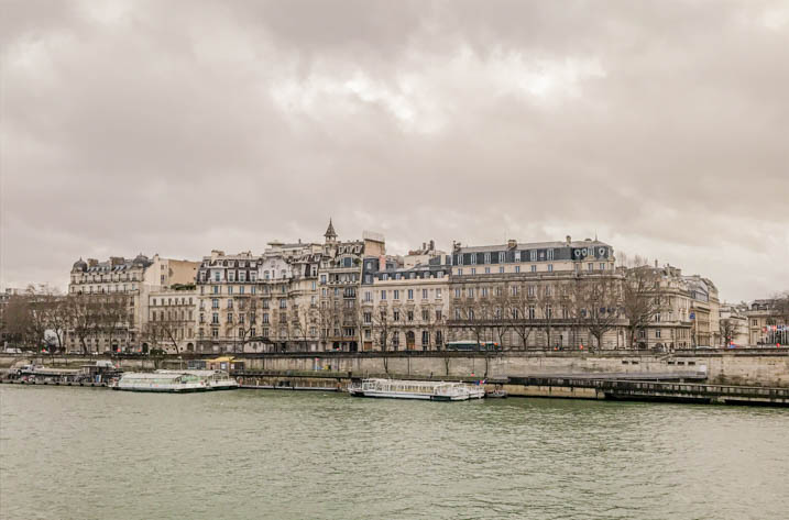 Clouds over the Parisian right bank