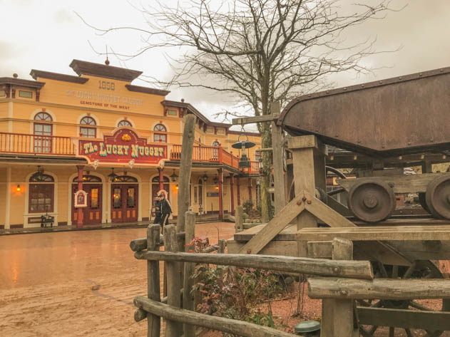 The Lucky Nugget is a saloon located in Frontierland offering Tex-Mex menus