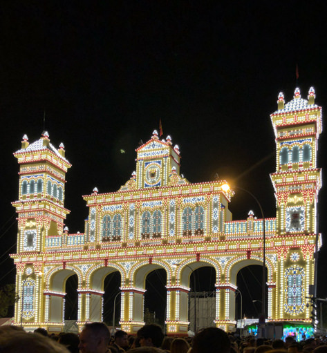 The Portada of the Feria during the 'alumbrao'