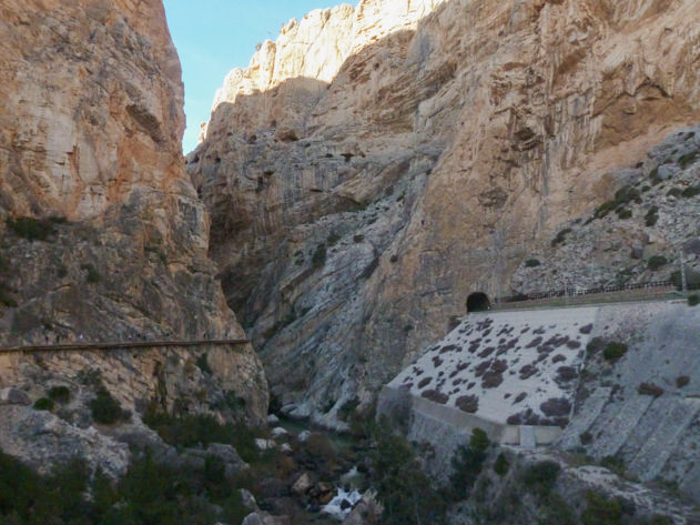 The total distance of the Caminito del Rey is almost 8 km long