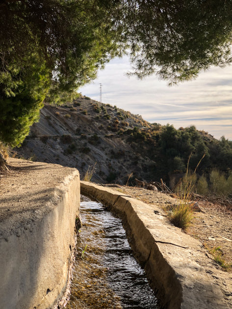 Hike along these ditches in the first leg towards El Saltillo