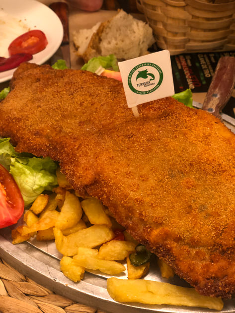 'Traditional 'cachopo' in Sidrería Tierra Astur