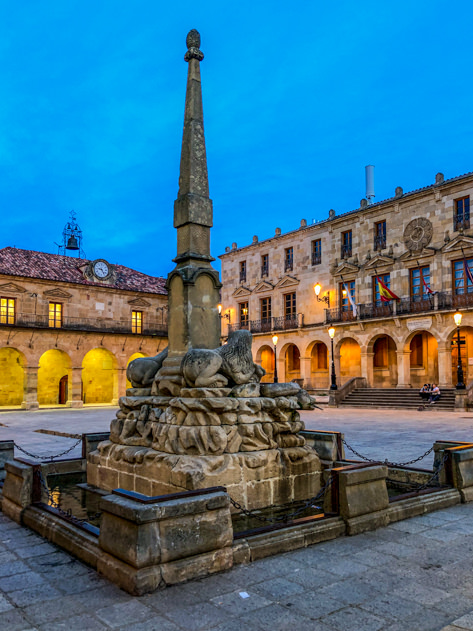 Plaza Mayor in Soria at night