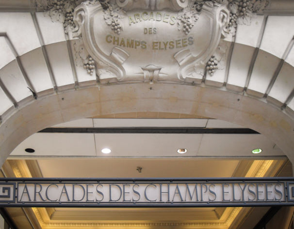 Welcome to the famous Champs Élysées!