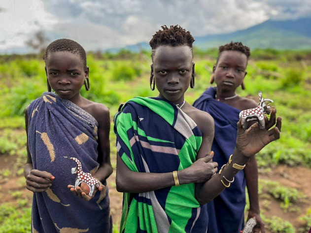 Girls from the Mursi tribe