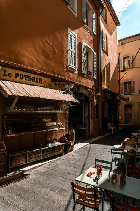 Antibes (photo by Jim Thirion on Unsplash)