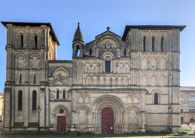 Église Sainte-Croix de Bordeaux is a hidden gem worth visiting