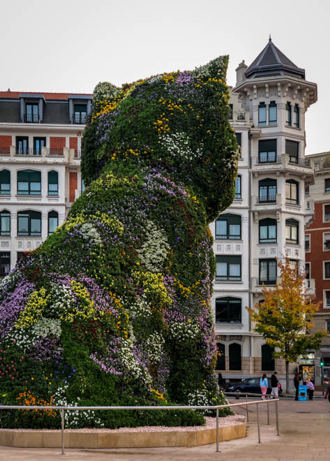 The flowery statue of Puppy in Bilbao