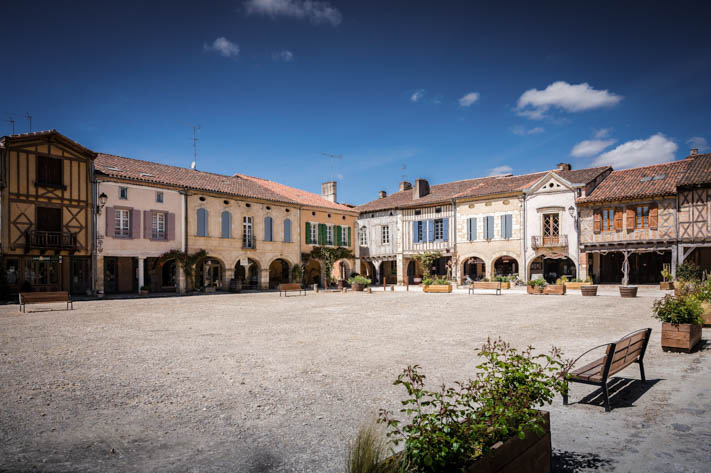 Place de Labastide d'Armagnac (credit: https://www.tourismelandes.com/)