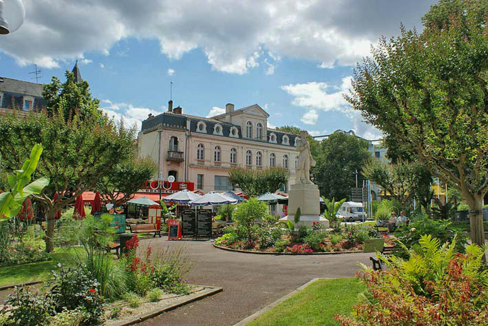 The city of Dax (credit: https://www.guide-des-landes.com/)