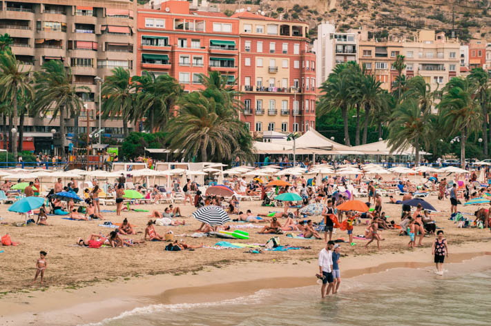 Postiguet Beach in Alicante (credit: photo by Julian Dik on Unsplash)