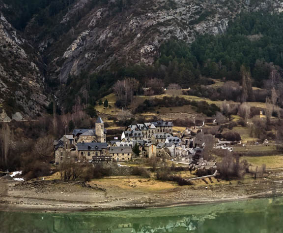 A Pyrenean village on our way to Formigal